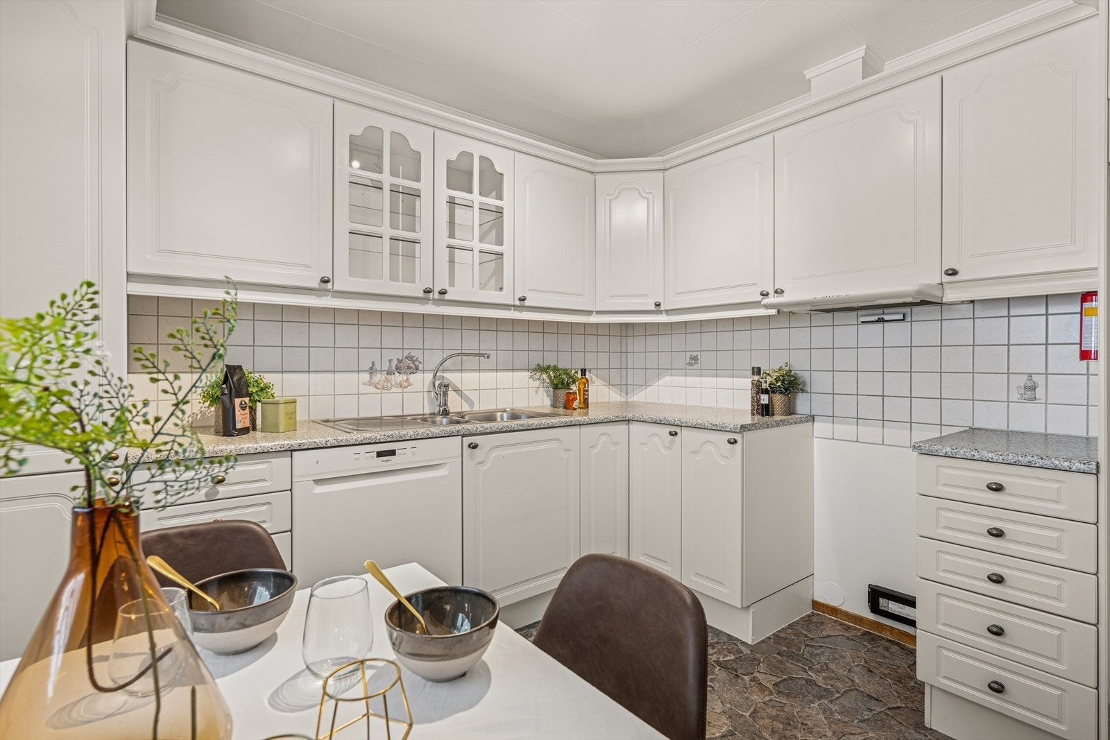 Oppvaskmaskin fra 2025 medfølger i salget. Galleribilde