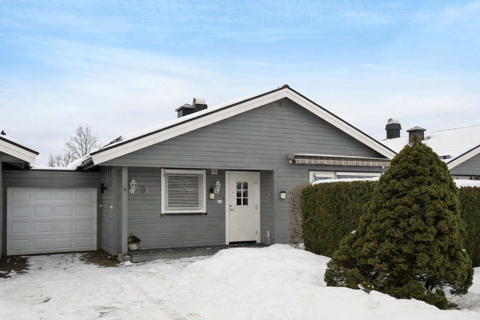 Velkommen til Fiolstien 9A - et koselig rekkehus med en fin og barnevennlig beliggenhet i Brekkeåsen! Galleribilde