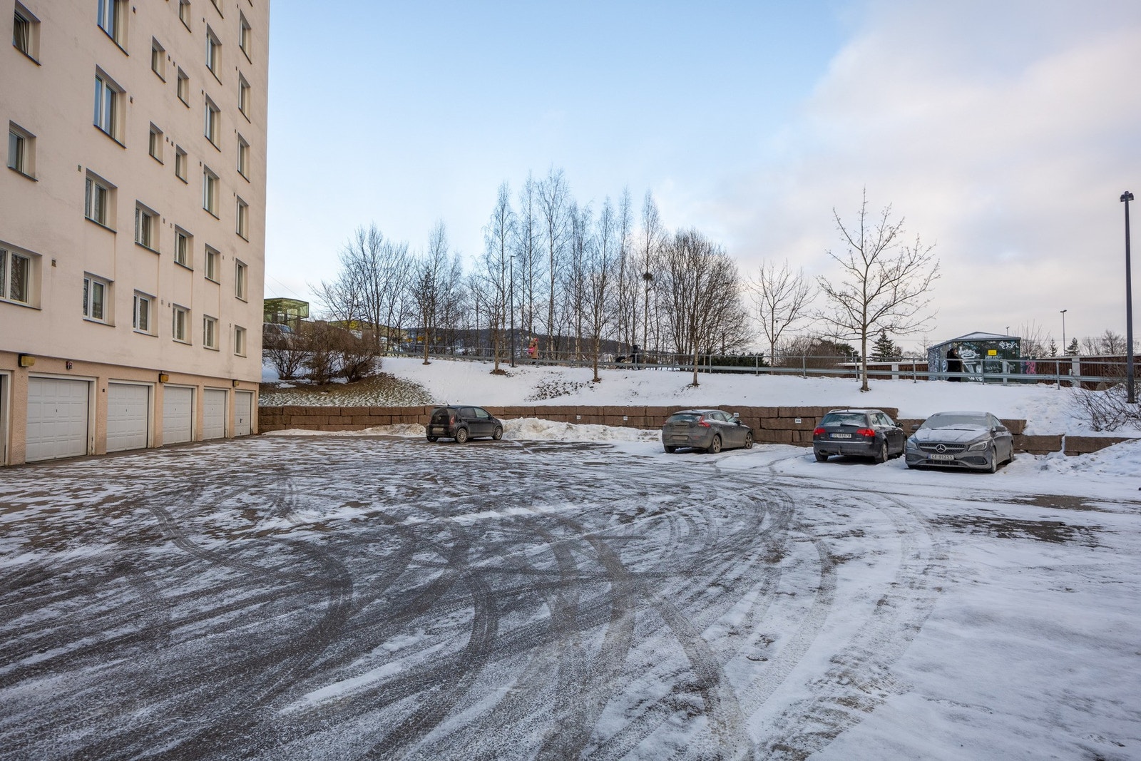 Parkeringsleie i borettslaget etter ansiennitet/venteliste. Galleribilde