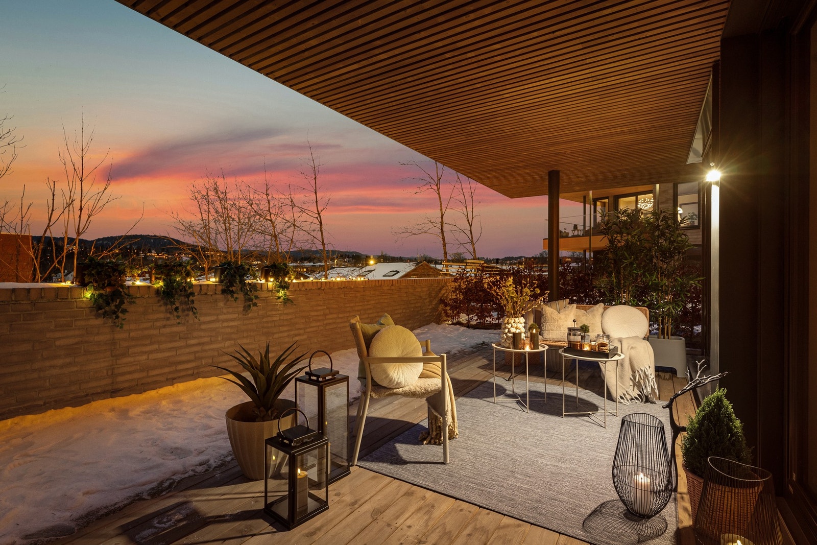 Boligen ligger skjermet til i 1. etasje og har stor, solrik terrasse. Galleribilde