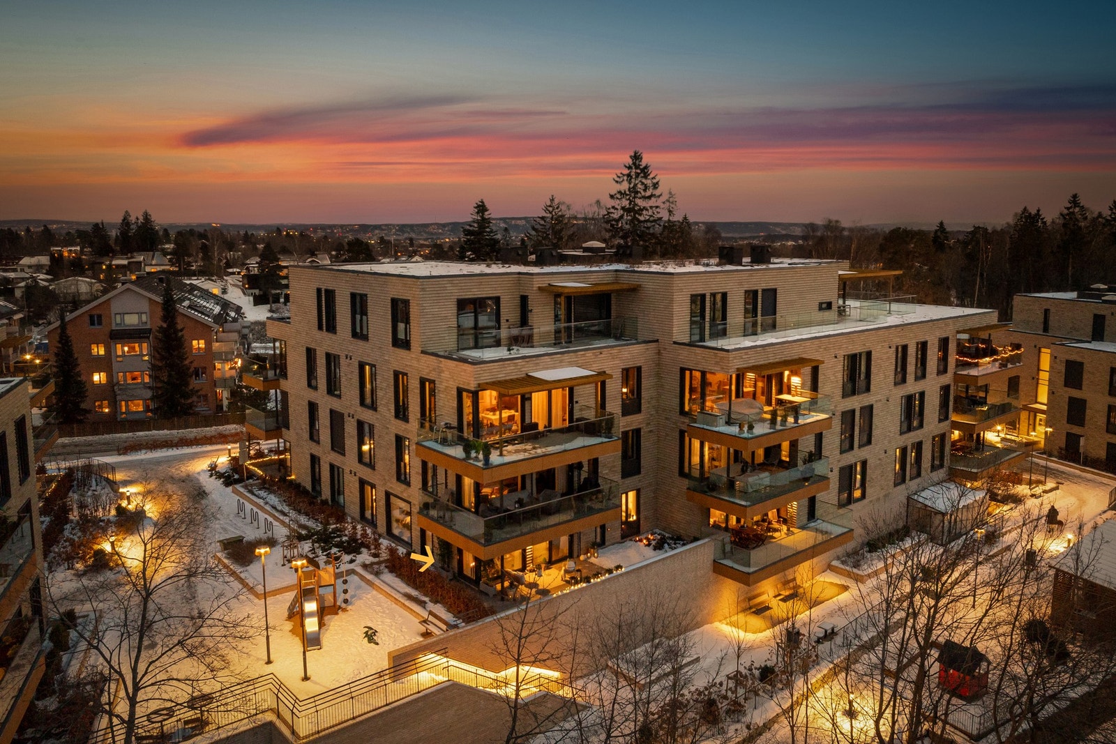 Stor endeleilighet med enkel ankomst til uteområder Galleribilde