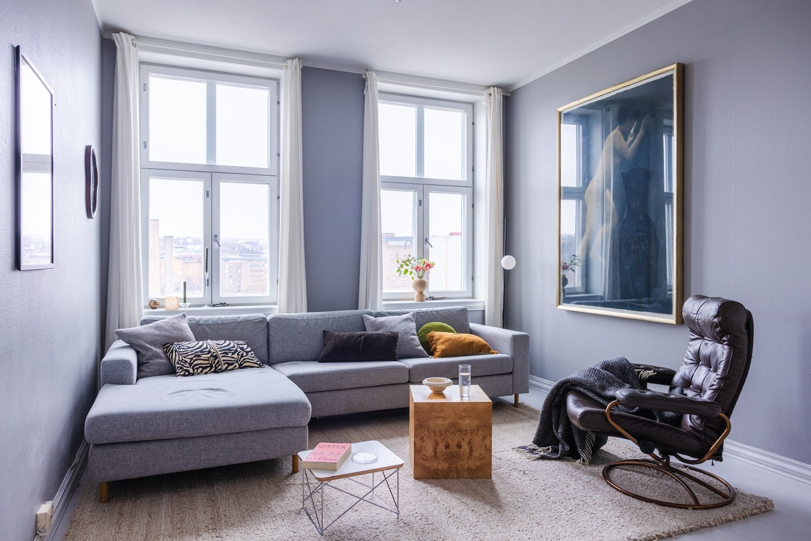 Velkommen til en gjennomgående og luftig 3-roms i byggets 4. etasje på attraktive Fredensborg i Maridalsveien 4B! Galleribilde