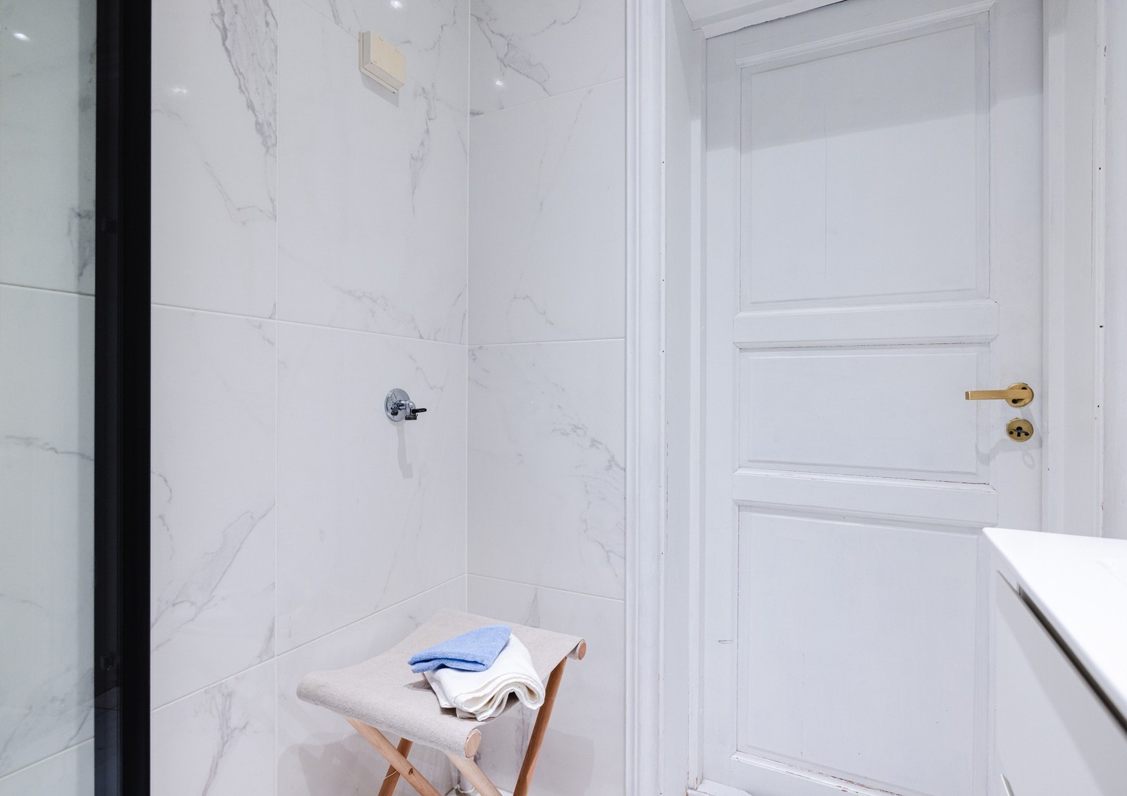 Opplegg for vaskemaskin og tørketrommel. Galleribilde