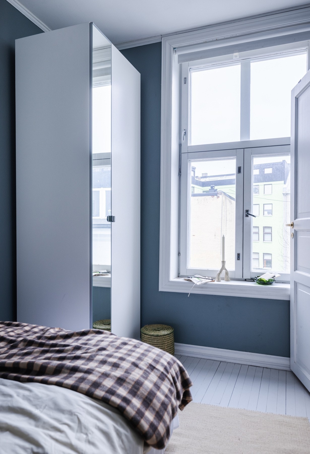 Soverom 2 vender mot stile bakgård. Galleribilde