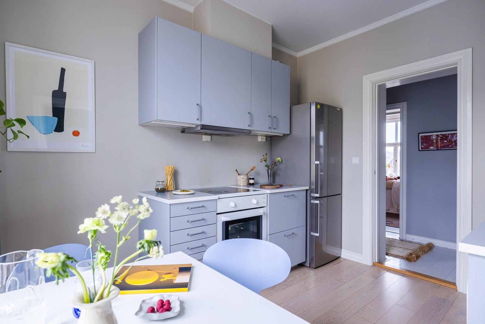 Hvitevarer på kjøkken medfølger i handelen. Galleribilde