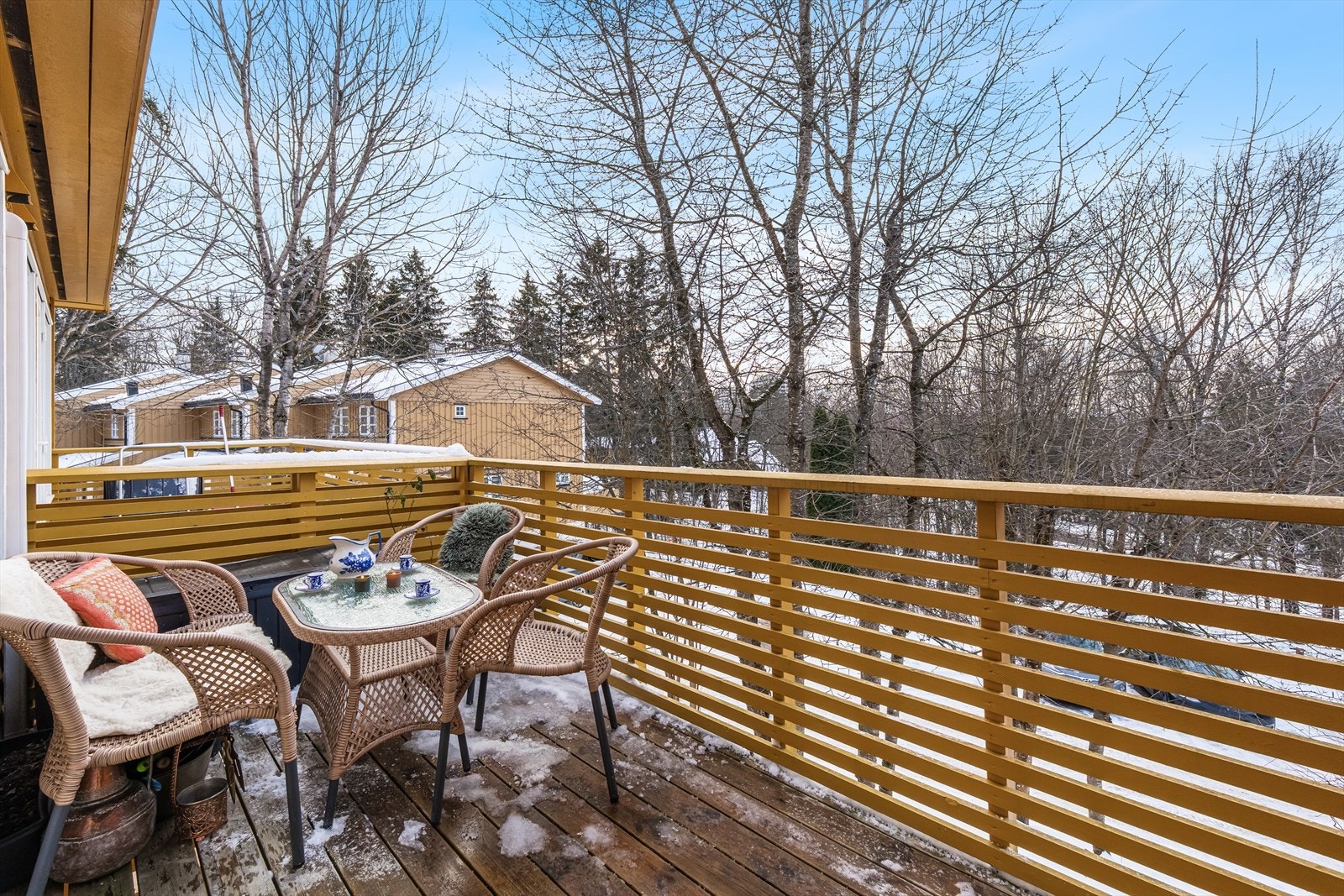 Fra stuen har du utgang til vestvendt balkong på 7 kvm. Galleribilde