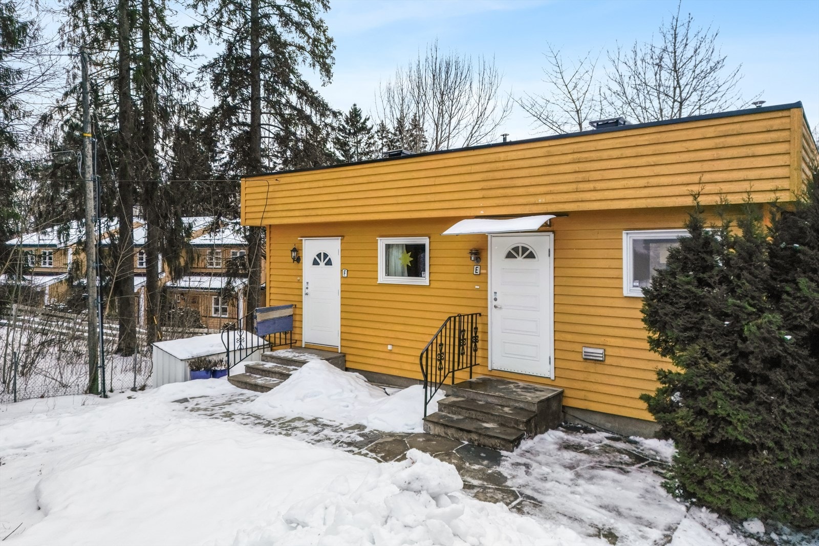 Haugerudhagan 19 E har en fin og solrik beliggenhet i et barnevennlig og fredelig boligområde. Galleribilde