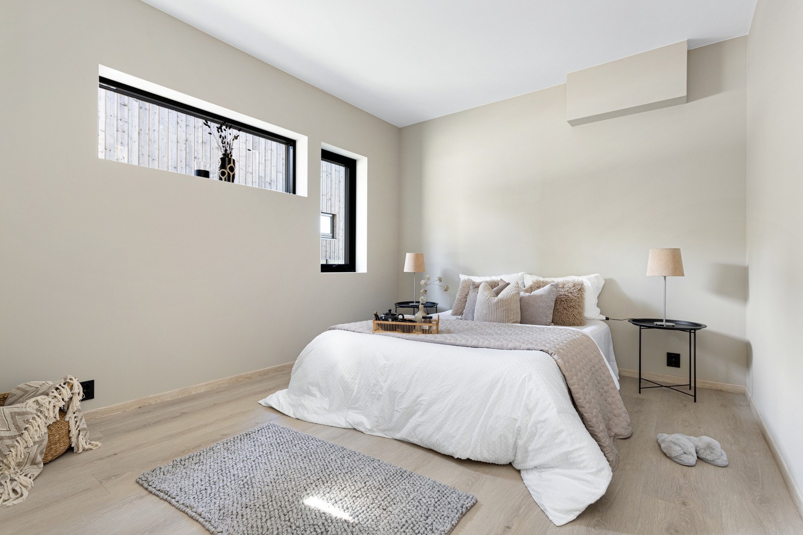 Soverom har god plass til dobbeltseng, og garderobesystem. Galleribilde