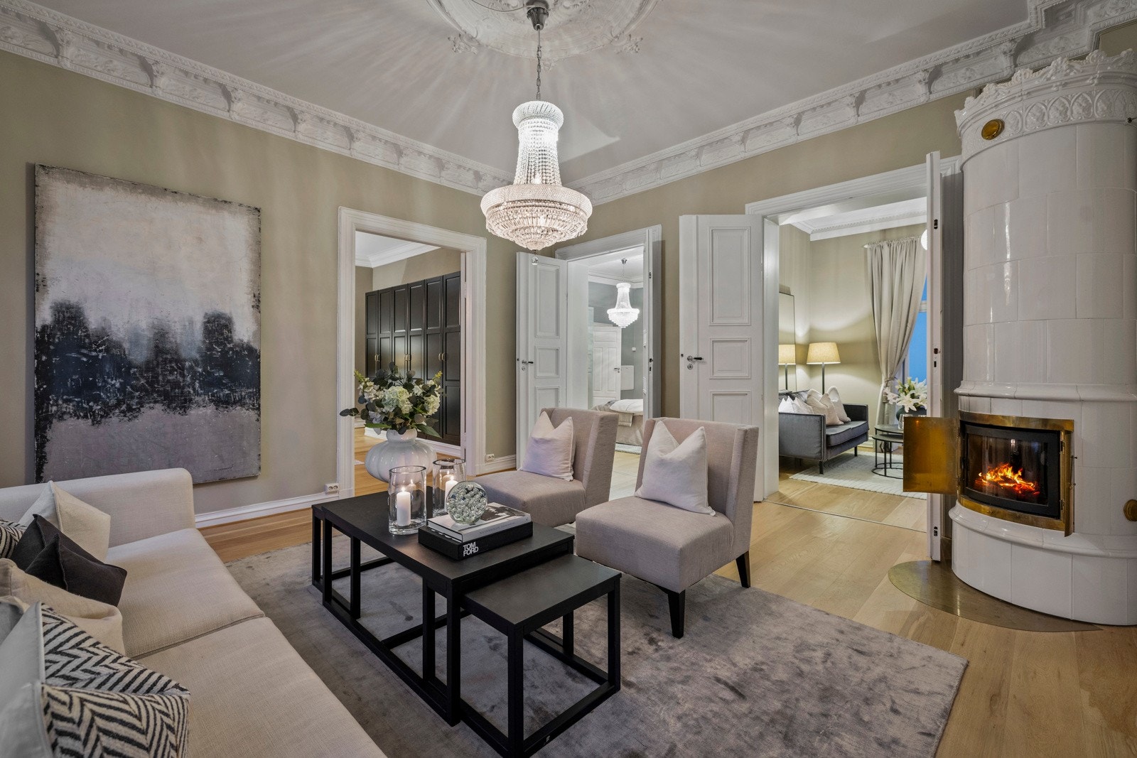 t rom for både fest og hvile - like imponerende i dagslys som i kveldsstemning. Galleribilde