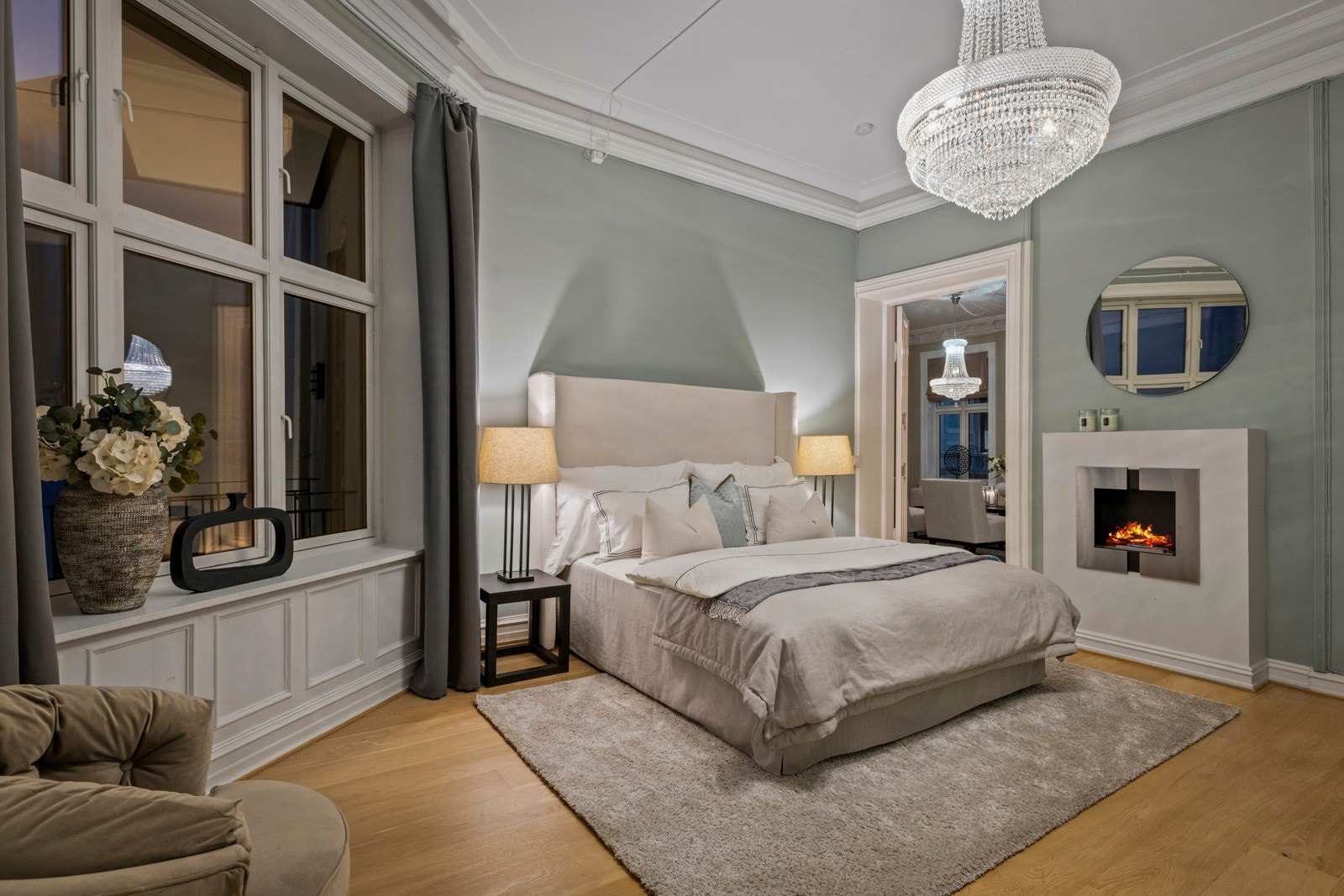 Den samme klassiske elegansen som preger de øvrige rommene i boligen er bevart også her. Galleribilde