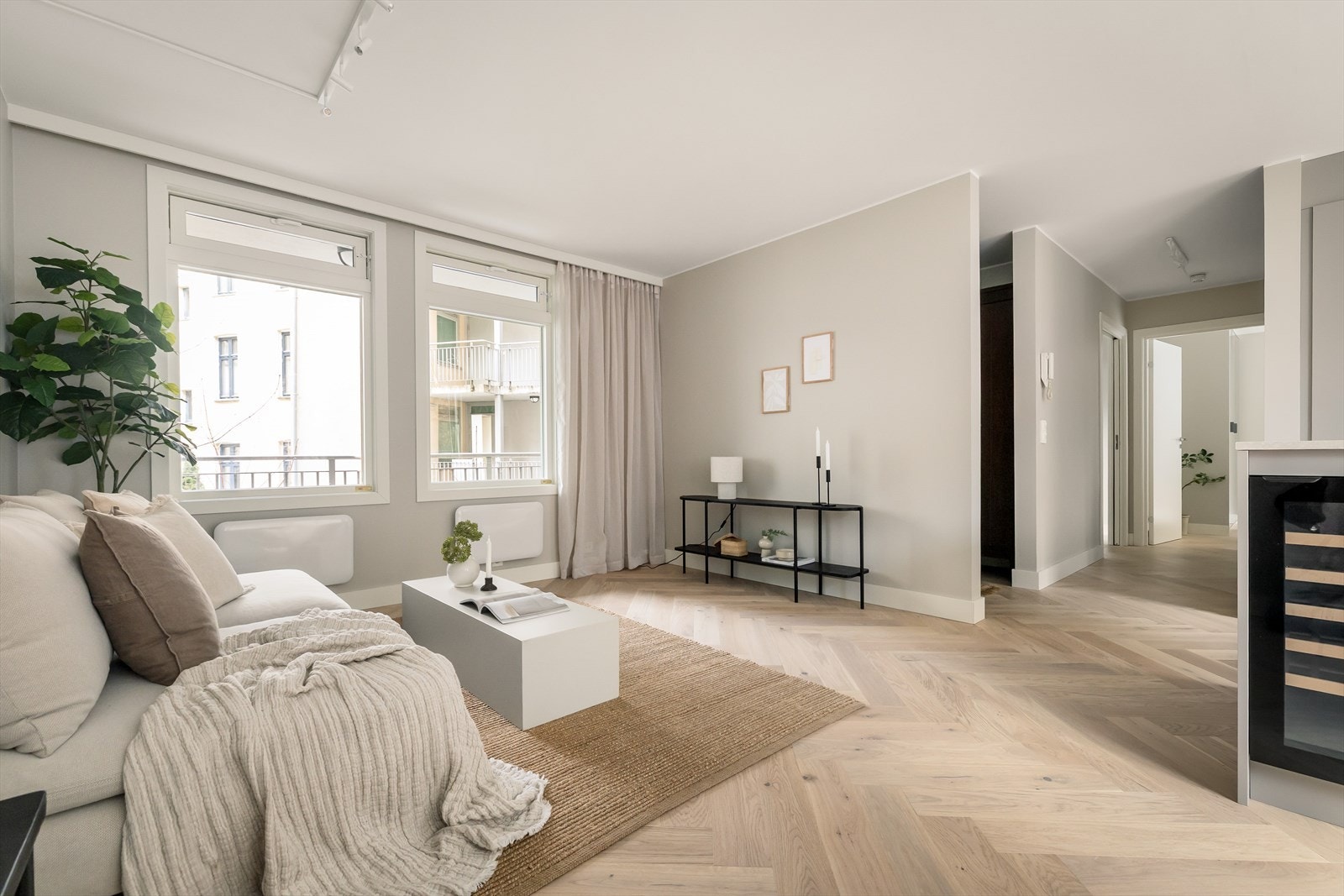 Takhøyde på ca. 2,43 meter bidrar til en behagelig romfølelse. Galleribilde