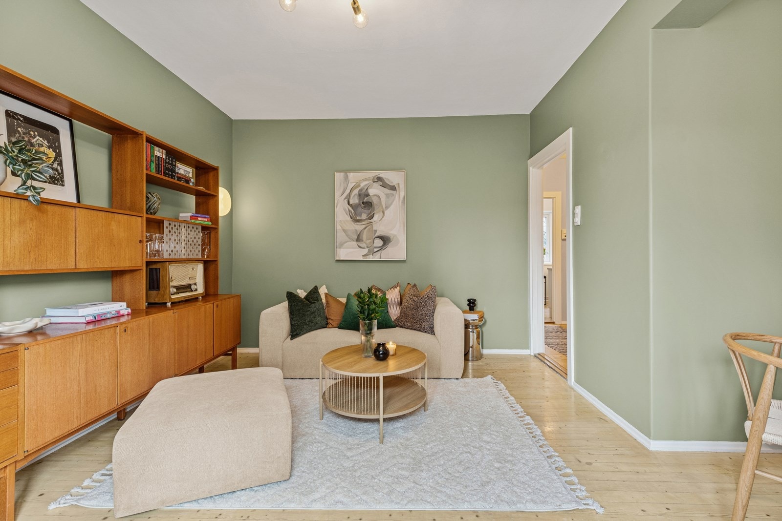 Harmoniske fargetoner, gode lysforhold og en lun atmosfære - et perfekt rom for både avslapning og sosialt samvær. Galleribilde