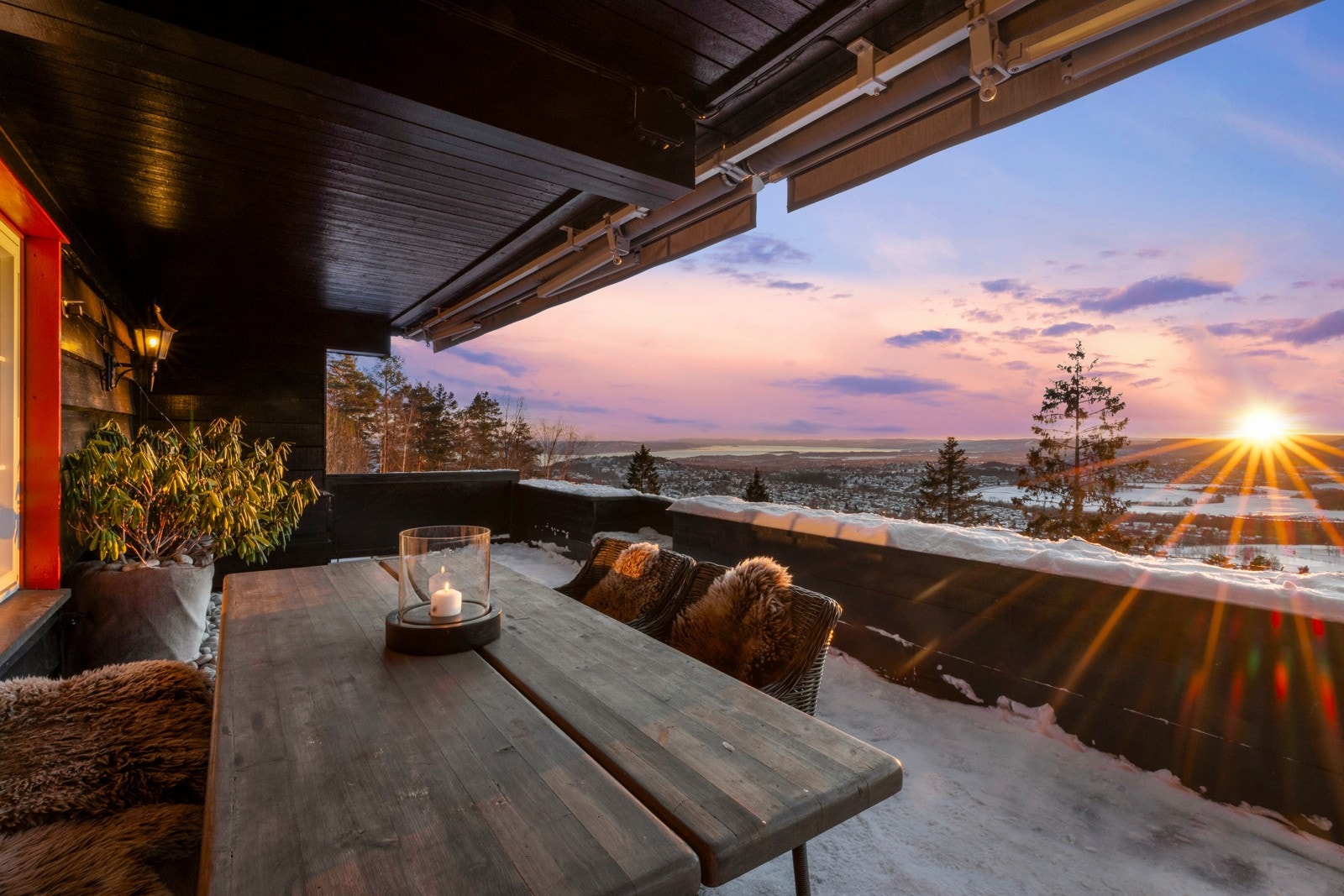 Terassen er stor og er på hele 31 kvm. Galleribilde