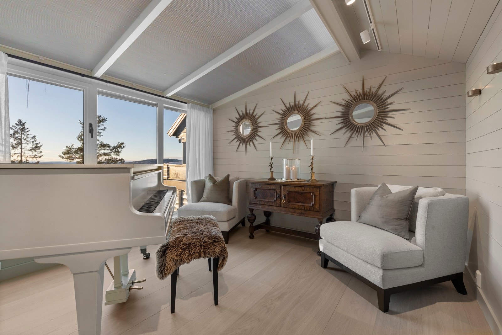 Fra stuen er det også adkomst til en flott vinterhage, som kan innredes som spisestue eller annet ønskelig. Galleribilde