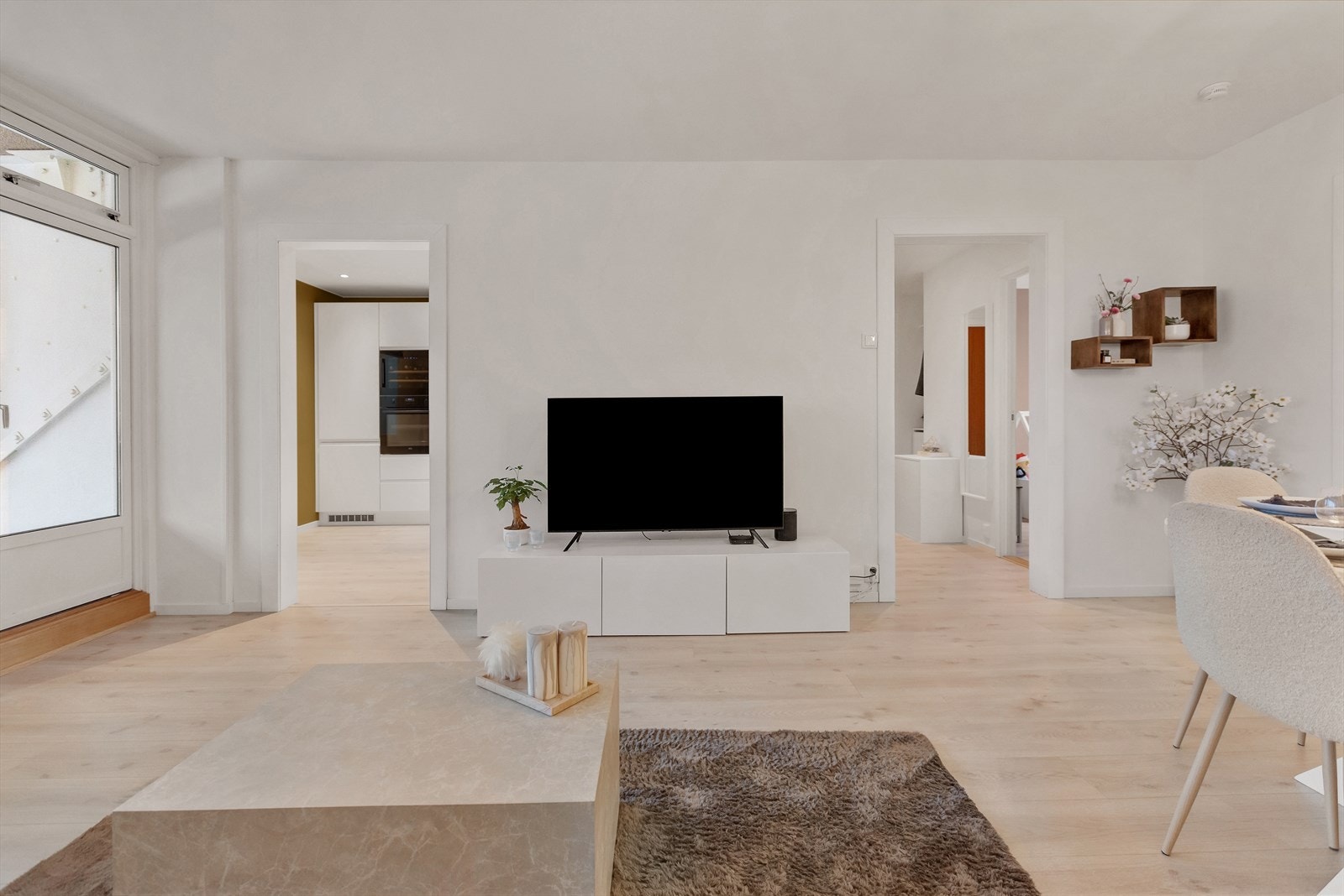 Gjennomgående leilighet med meget gode sol- og lysforhold Galleribilde