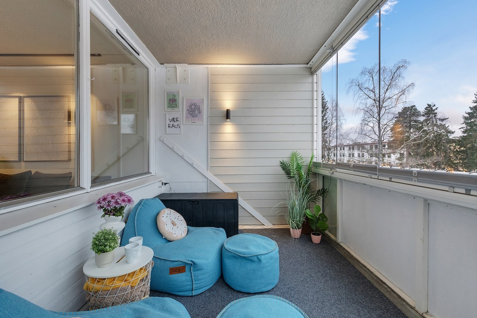 God plass til ønskelig møblement Galleribilde