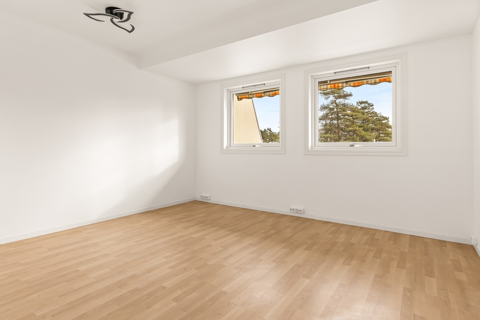 Det andre soverommet er også av god størrelse, med lyse overflater. Galleribilde