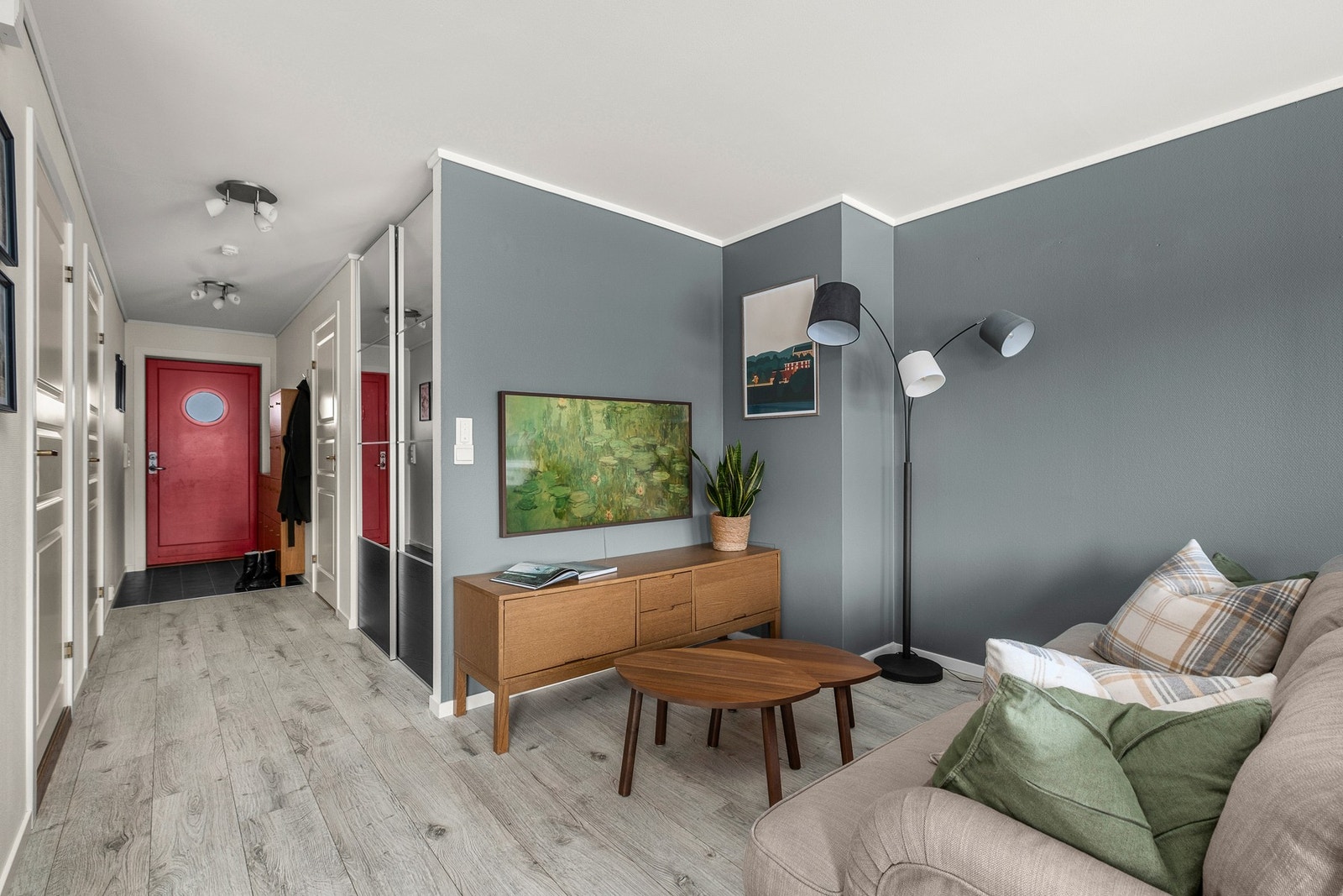 Boligen disponerer en innvenig bod og en stor utebod for lagringsplass Galleribilde