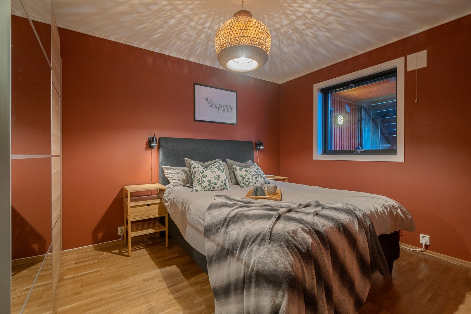 Her er det god plass til ønsket seng, garderobeskap, nattbord m.m Galleribilde