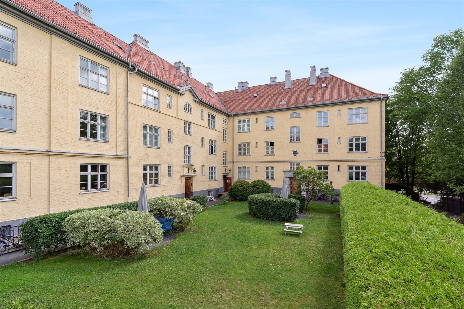 Hyggelig og pen bakgård. Galleribilde