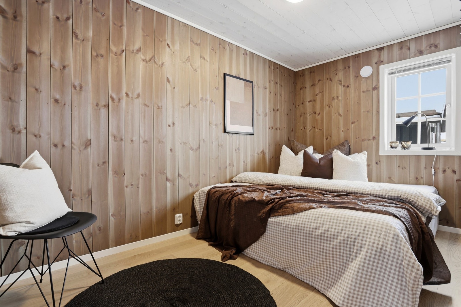 Soverom II innredet med dobbeltseng Galleribilde