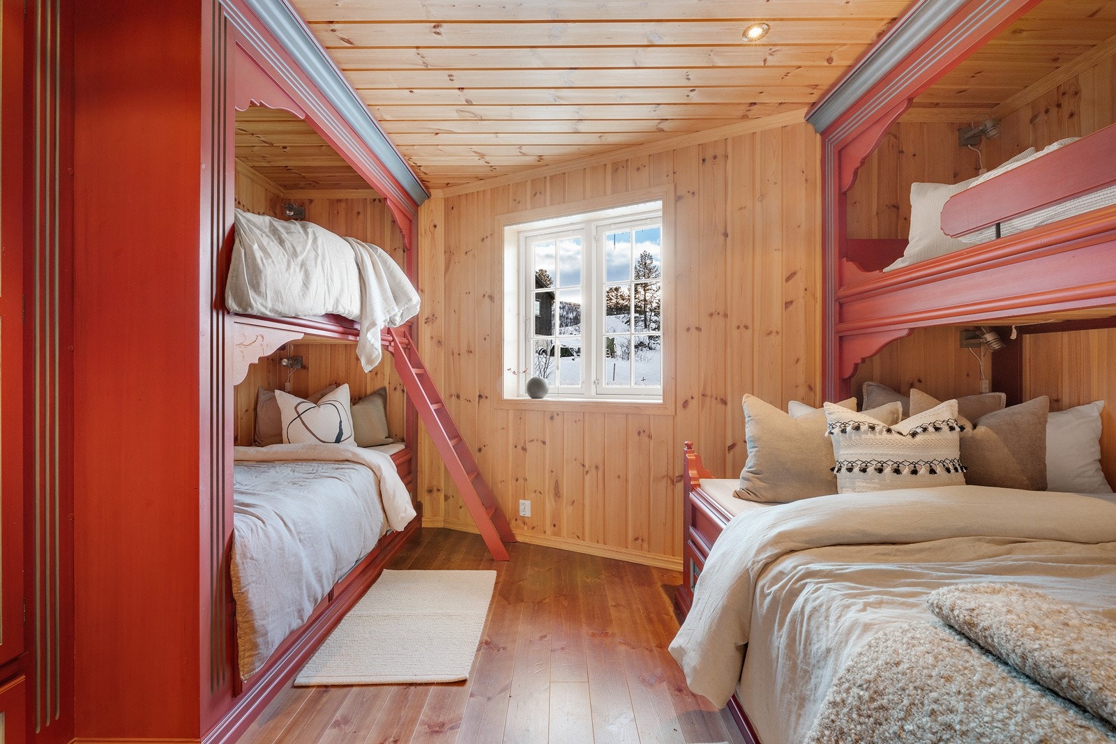 Soverommene byr på nok av sengeplasser til storfamilien. Galleribilde