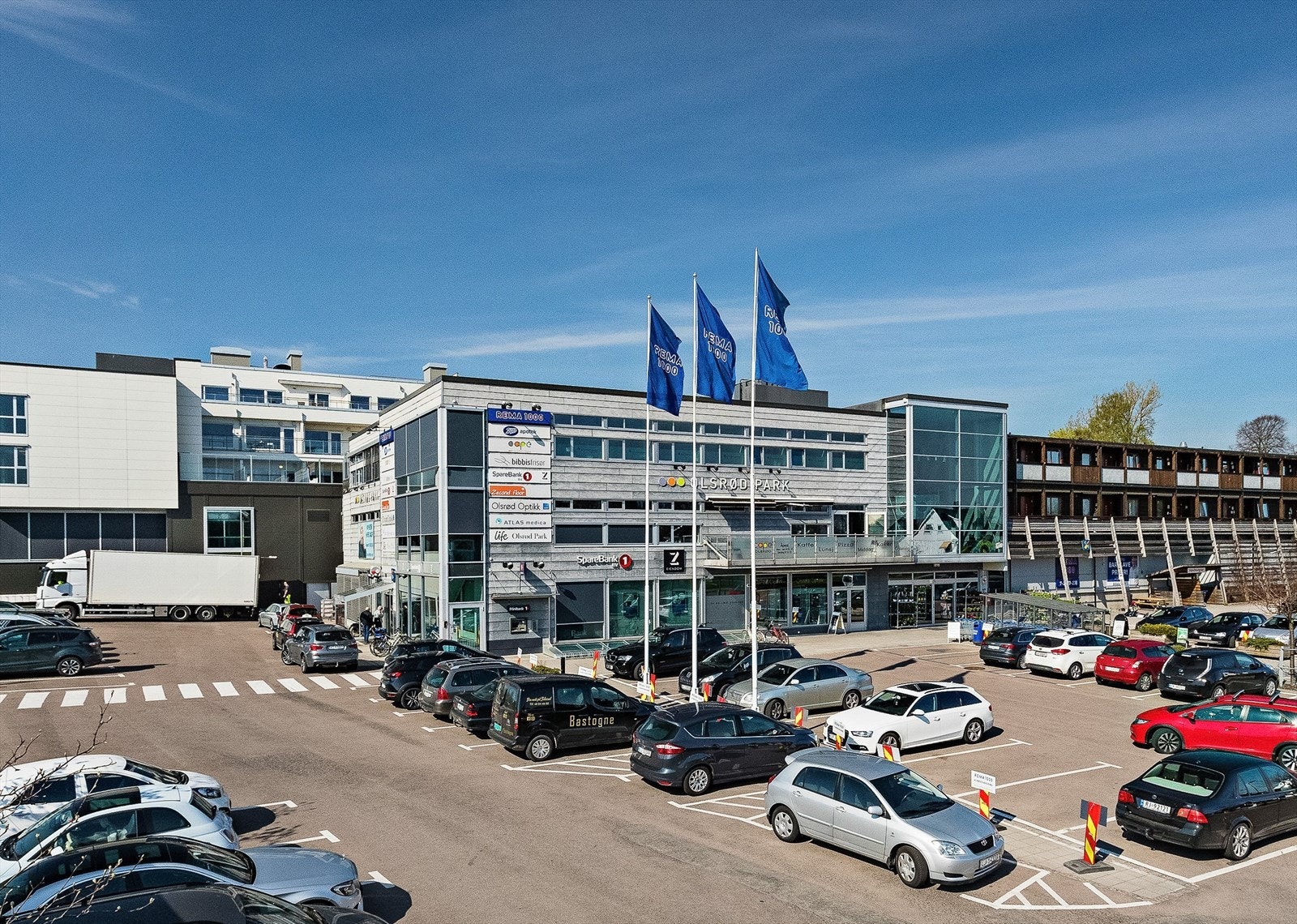 Nærhet også til handelssenteret Olsrød park som også tilbyr en rekke service og helsefunksjoner. Galleribilde