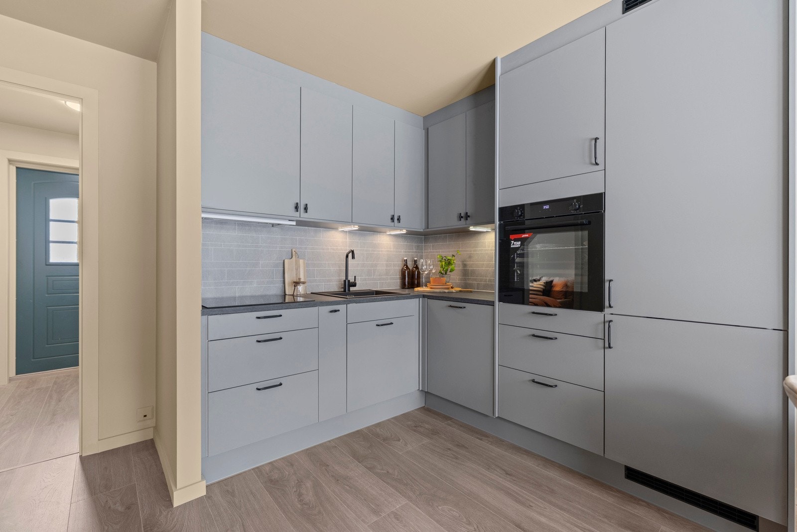 Kjøkkeninnredningen inklusiv nye hvitevarer ble montert i 2025, og er ubrukt. Galleribilde