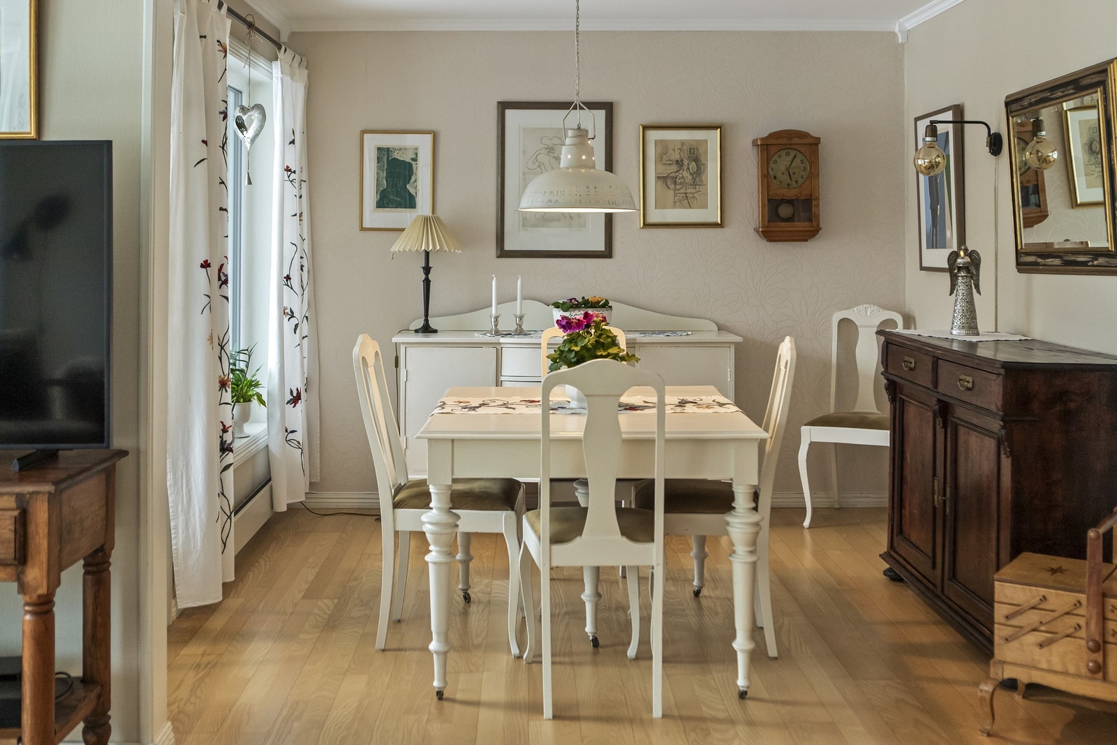 Koselig plass til spisestuen Galleribilde