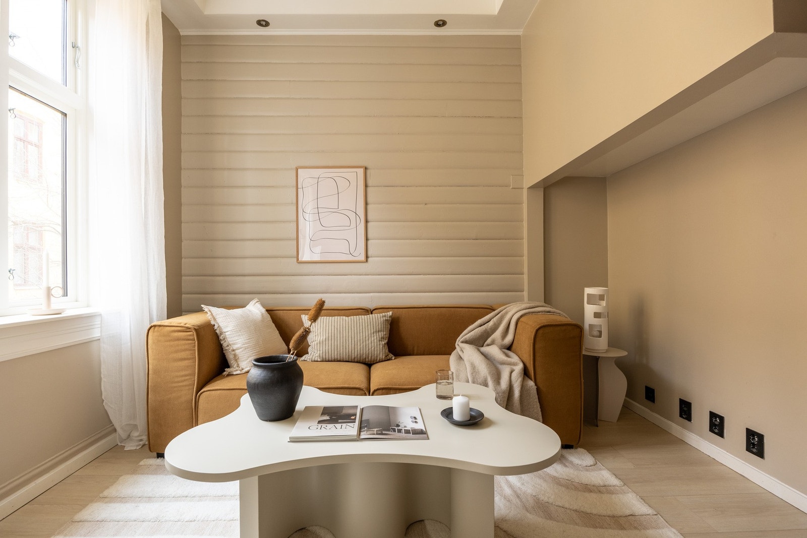 Praktisk planløsning med plass til flere ulike møbleringsmuligheter. Galleribilde