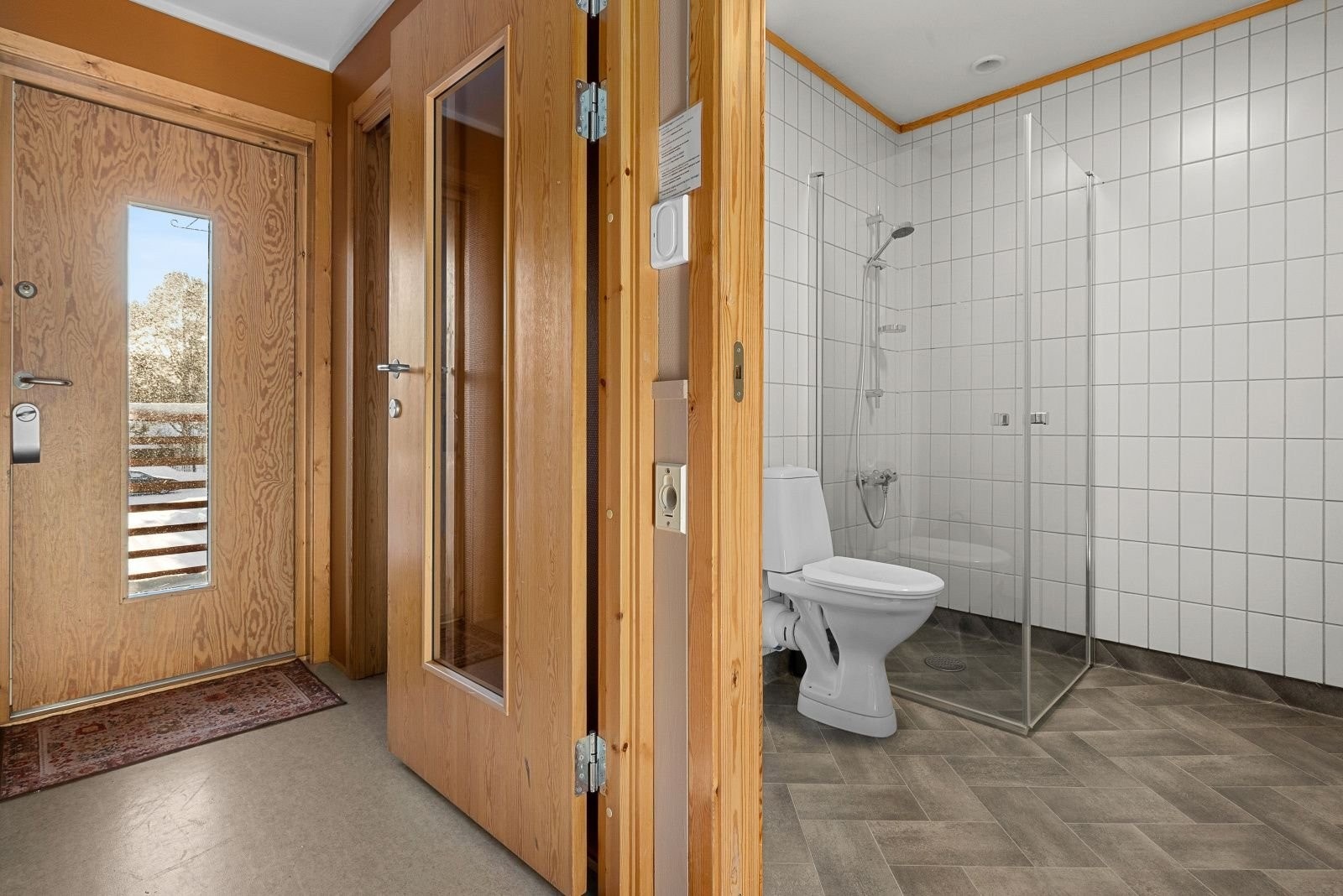 Fra mellomgang mot bad og yttergang. Galleribilde