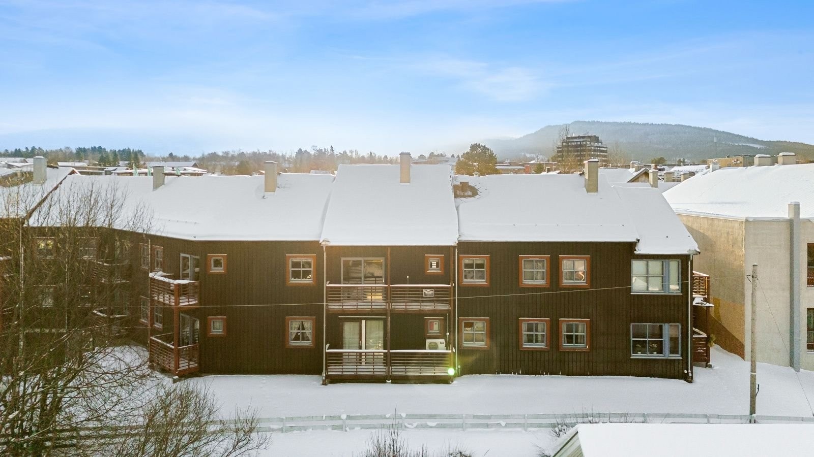 Balkongen i 2. etg tilhører leiligheten. Galleribilde