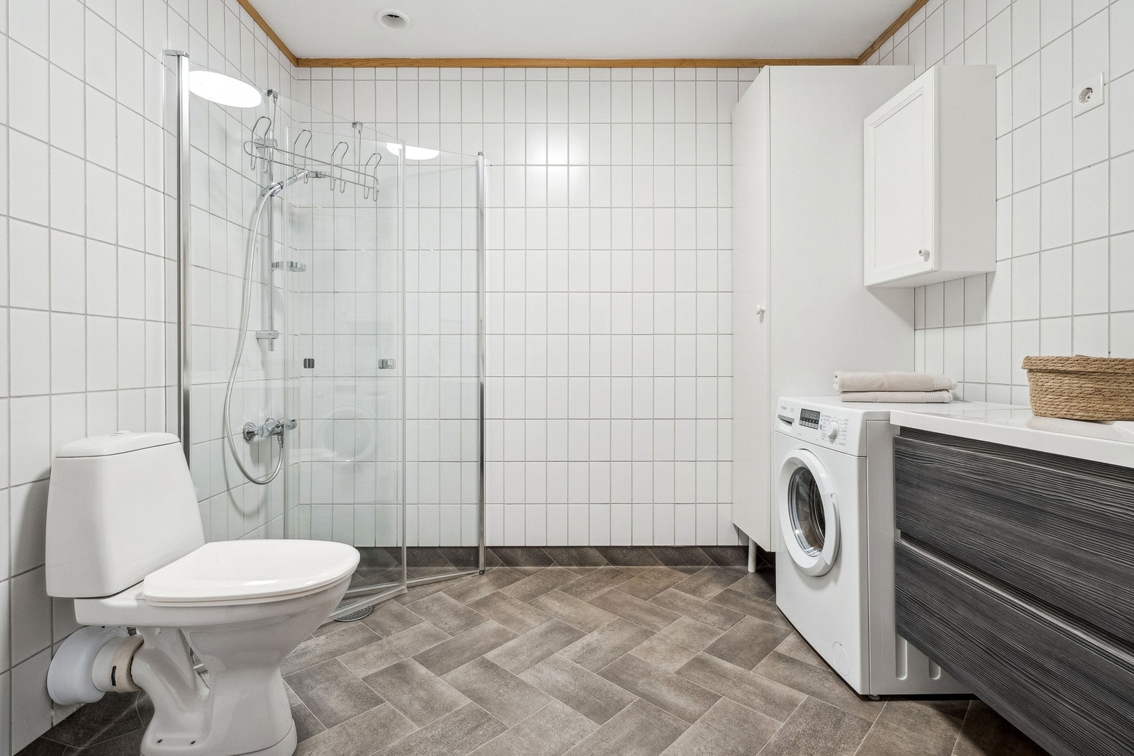 Bad oppgradert i 2020 med ny innredning og nytt vinylbelegg. Galleribilde