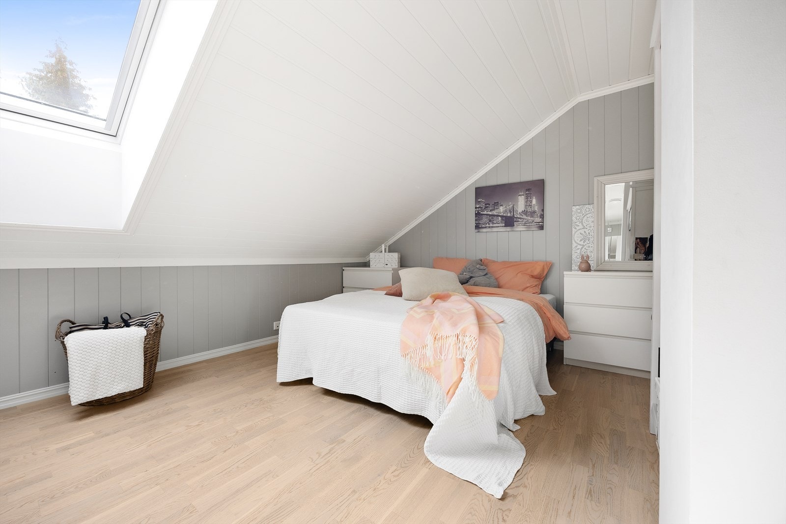 Det tredje soverommet i 2. etasje er byggemeldt som loftstue. Galleribilde