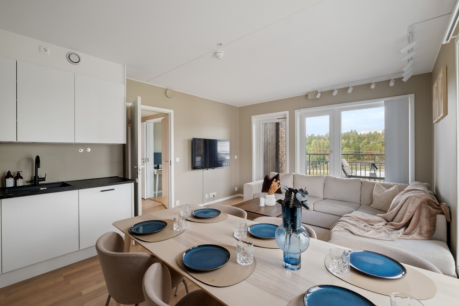 Velkommen til Ødegårds vei 3, en lekker 3-roms selveier hjørneleilighet med garasje, heis og overbygd balkong. Foto: Stefan Borup Galleribilde