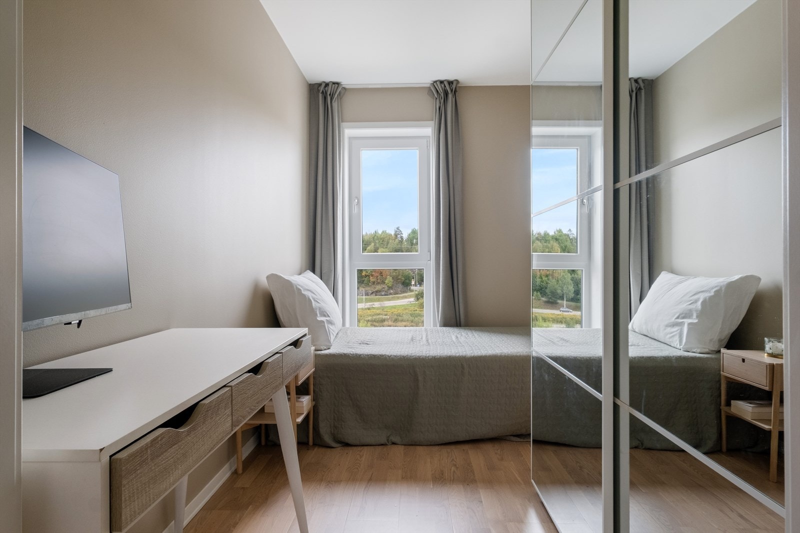 Soverom nr. 2 fungerer ypperlig som barnerom, gjesterom eller kontor - her er mulighetene mange. Galleribilde