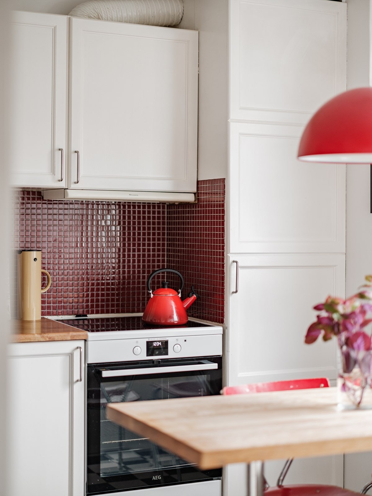 Ny stekeovn i 2025. Alle hvitevarer på kjøkkenet medfølger. Galleribilde