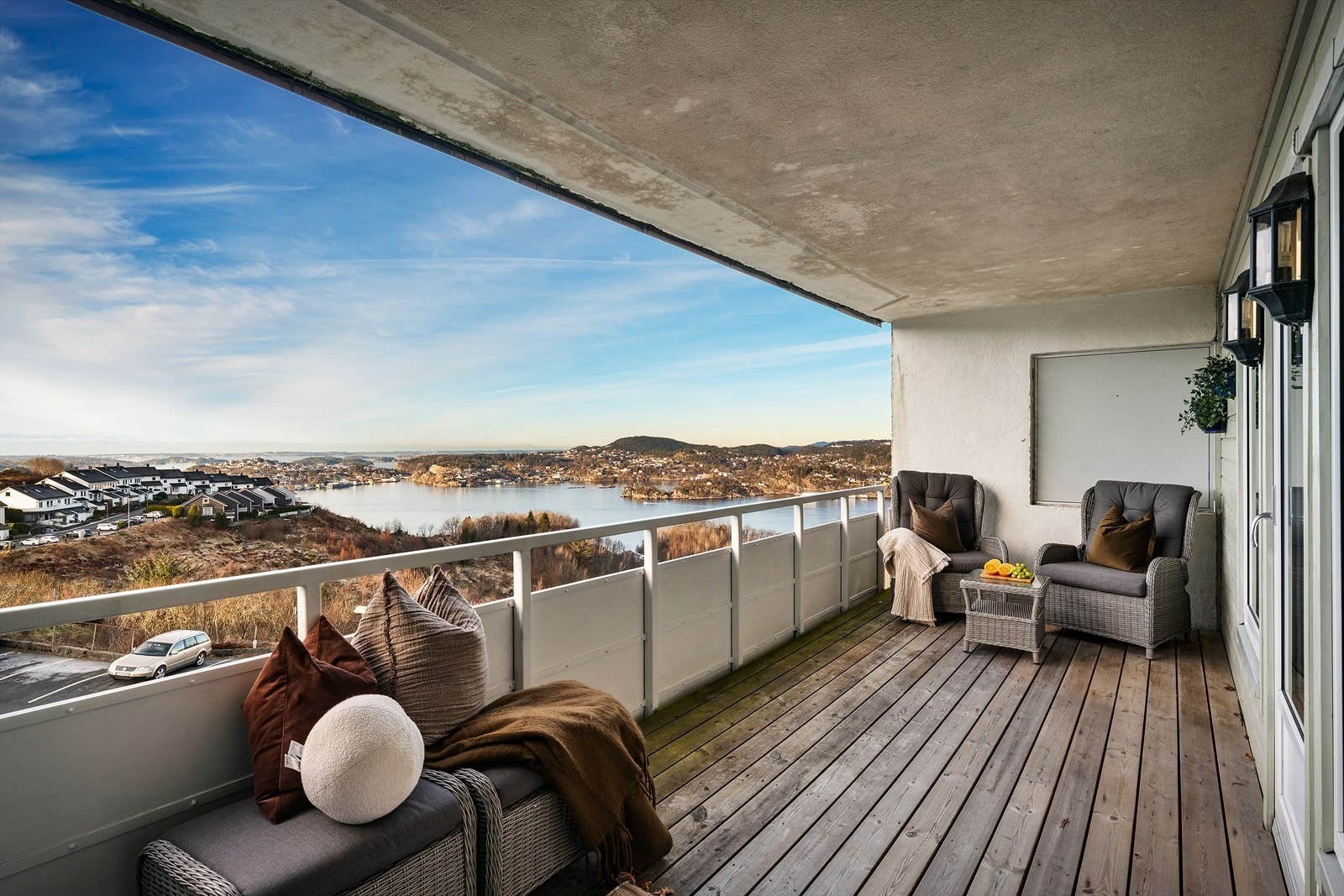 - Det at balkongen er overbygget gjør bruksmulighetene betraktelig mye større - Galleribilde