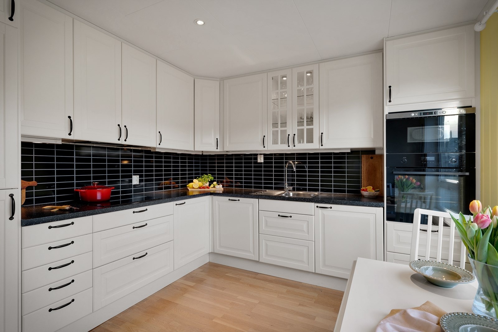 - Ny eier får gleden av integrert stekeovn, platetopp, mikrobølgeovn, oppvaskmaskin og et lite fryseksap - Galleribilde