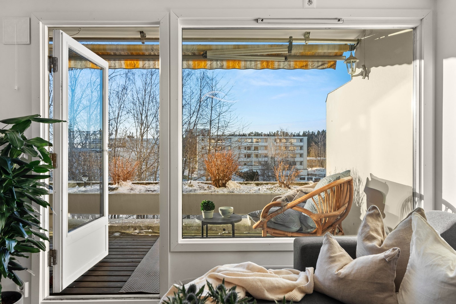 Høydepunkter inkluderer balkong, garasjeplass, 2 boder, lave felleskostnader m.m.! Galleribilde