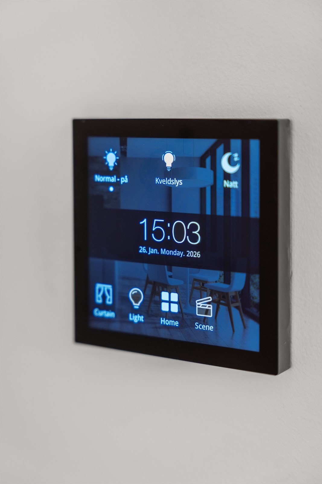 Selger har installert smarthusanlegg med HDL-systemer i hele leiligheten. Galleribilde