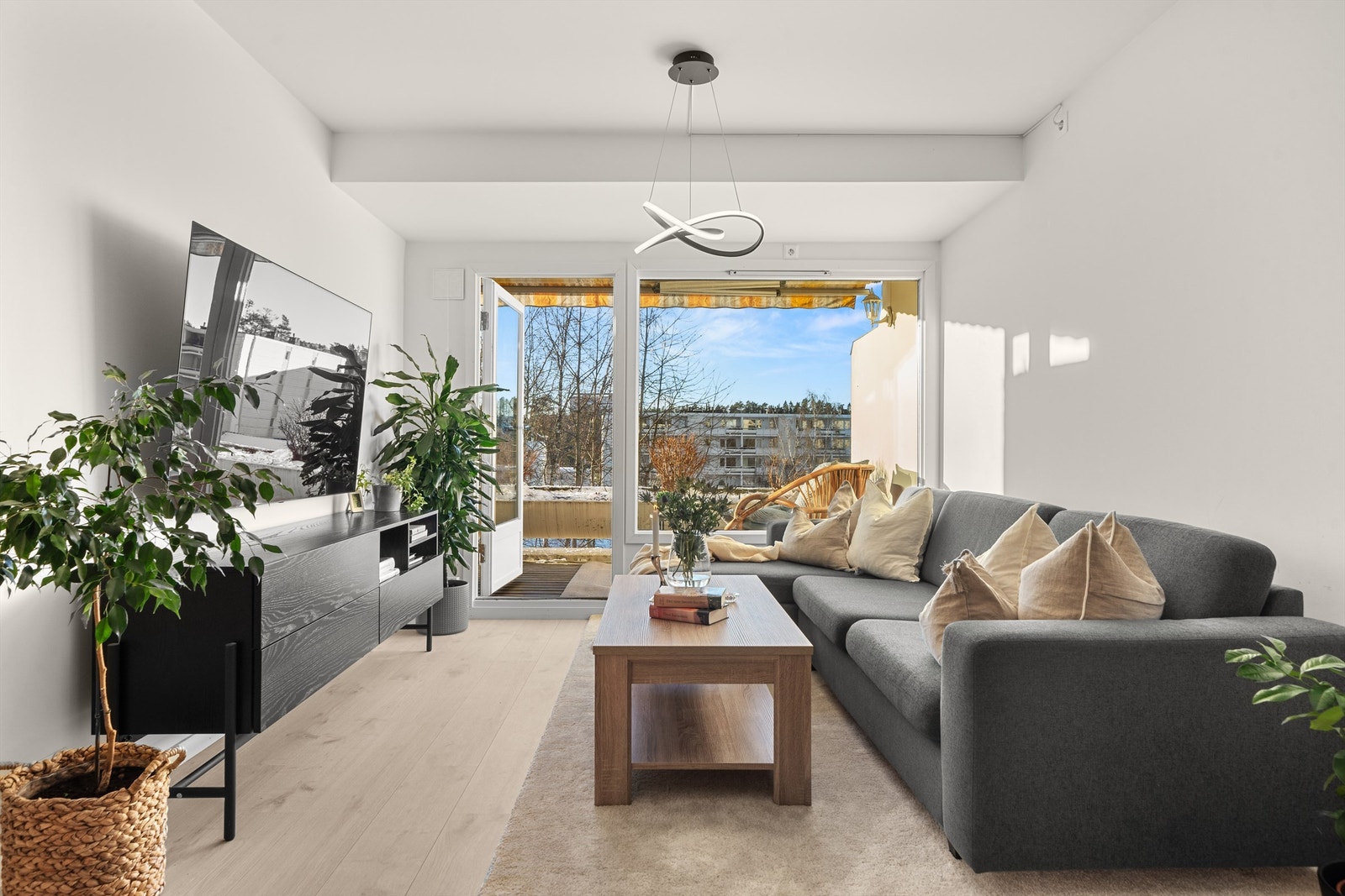 Velkommen til Skullerudveien 91 - Presentert av Blenor Hadergjonaj v/Krogsveen. Galleribilde