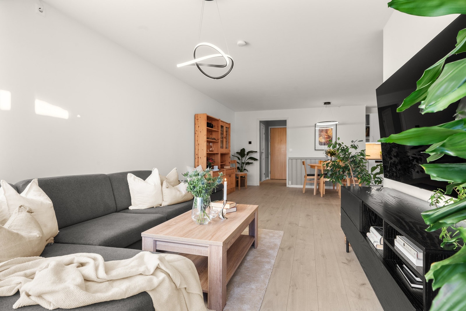 Fellesutgiftene er lave og ligger på kr 2 531,- per mnd. Galleribilde