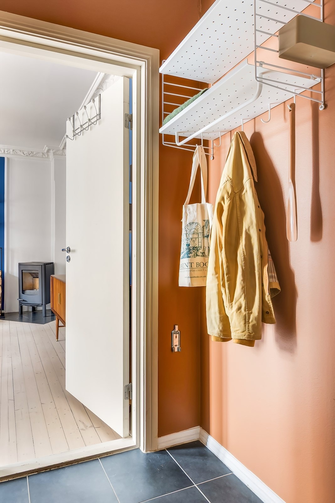 God plass til oppheng av ytterklær. Galleribilde