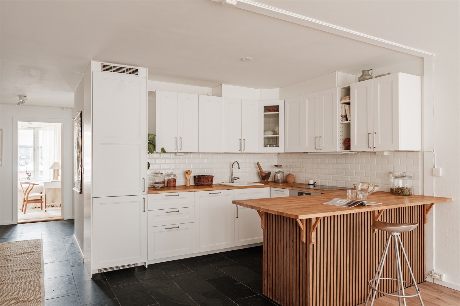 Nydelig og klassisk kjøkken som innbyder til matlaging Galleribilde