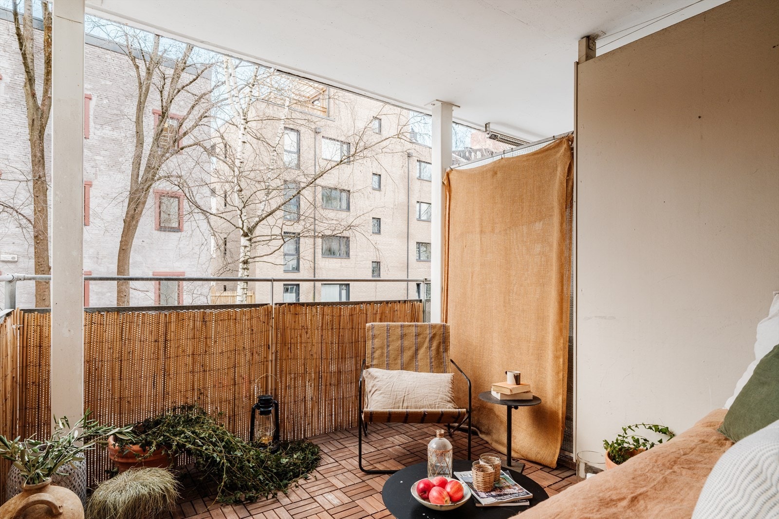 På sommerstid er det et nydelig, grønt utsyn Galleribilde