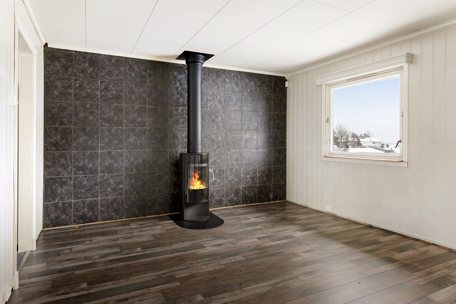 Peisovn i stuen. Galleribilde