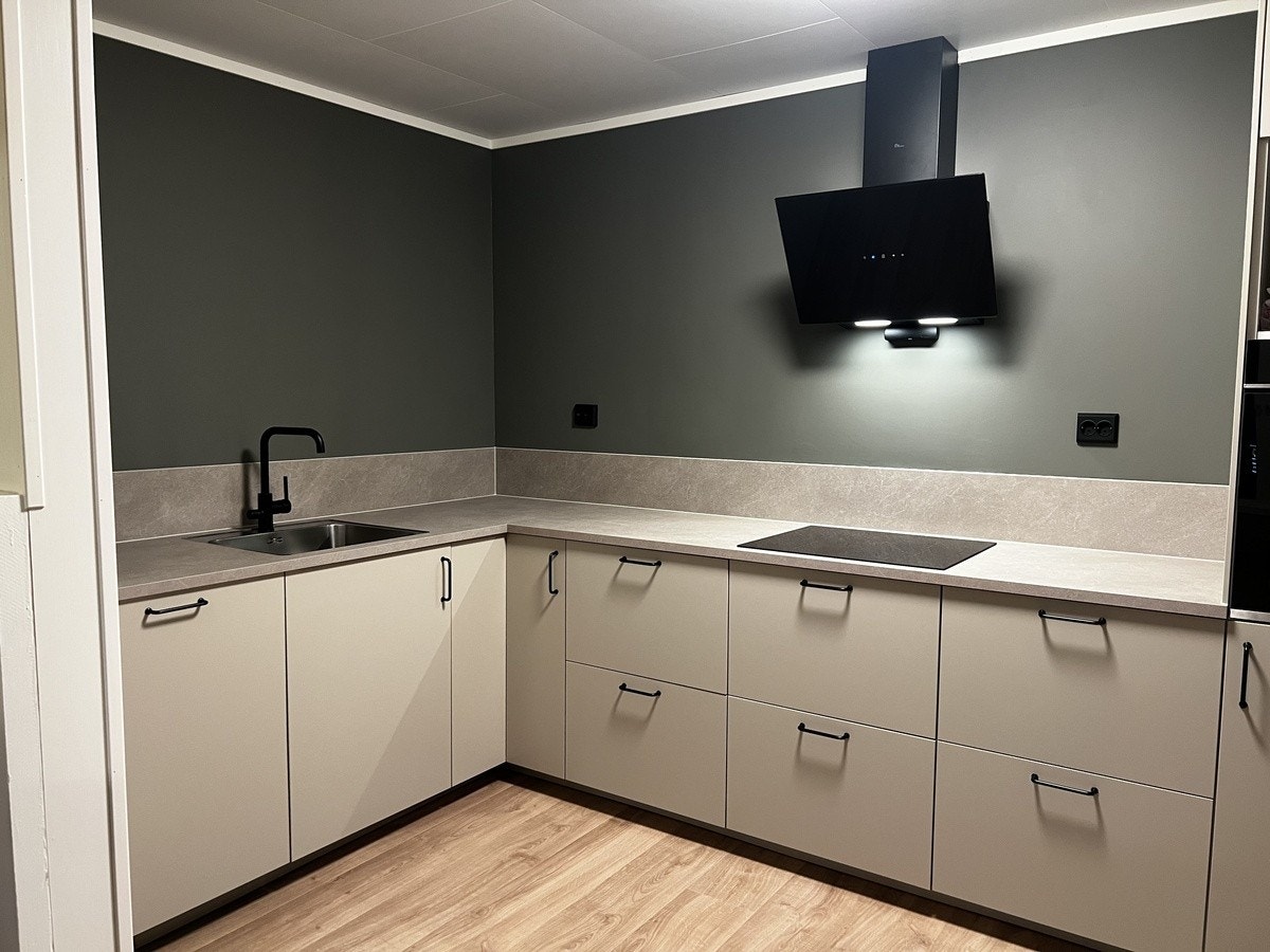 Kjøkken med hvitevarer Galleribilde