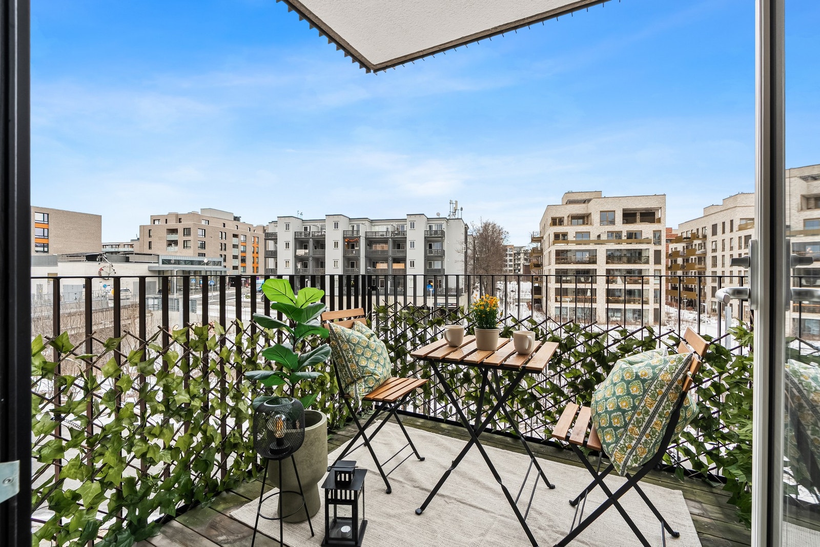 Egen trivelig balkong med utgang fra hovedsoverom Galleribilde