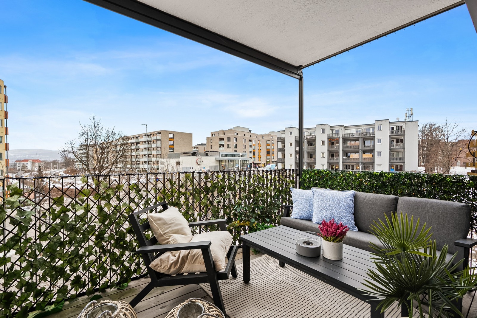 Balkongen har rikelig med sol og tilbyr flotte kveldshimler Galleribilde